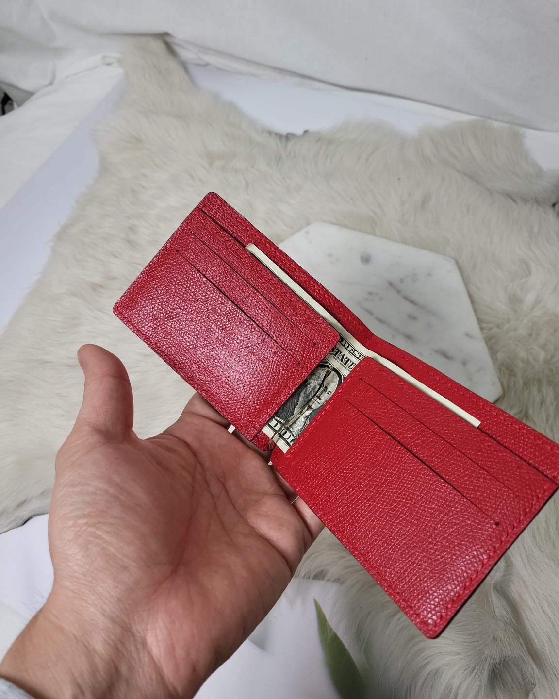 지폐를 카드칸 안쪽으로