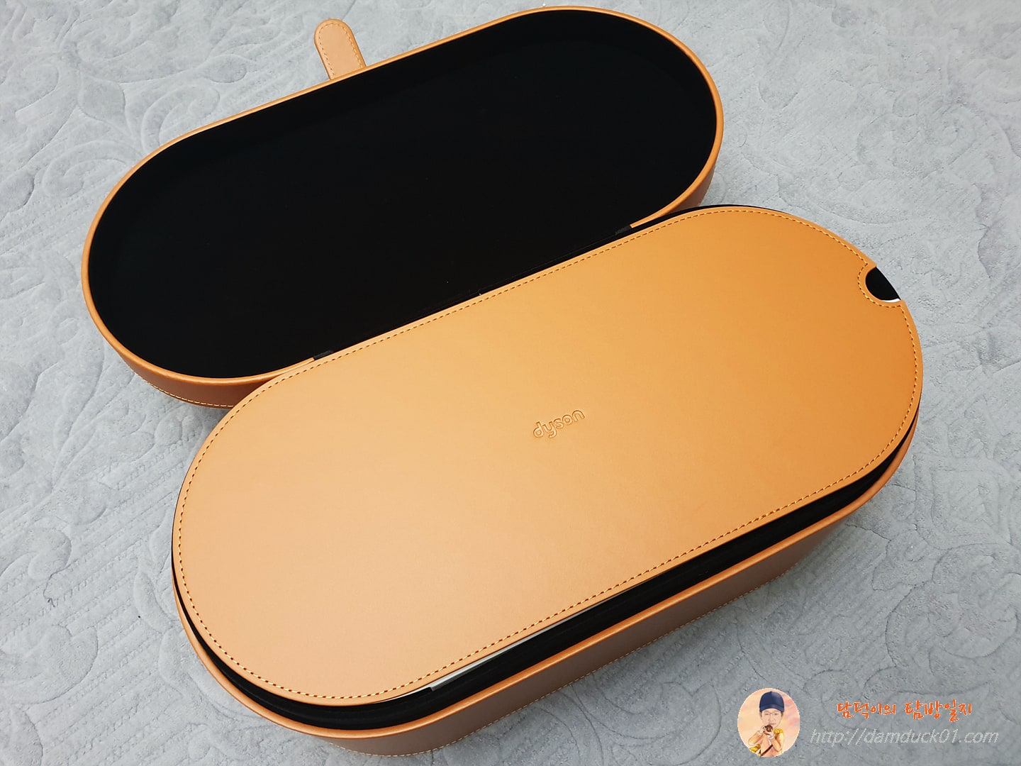 다이슨 라지 미색 보관 케이스 개봉
