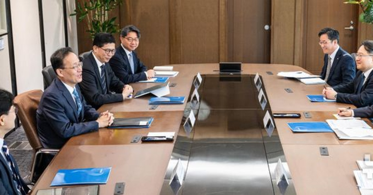 이형일 신현송 면담