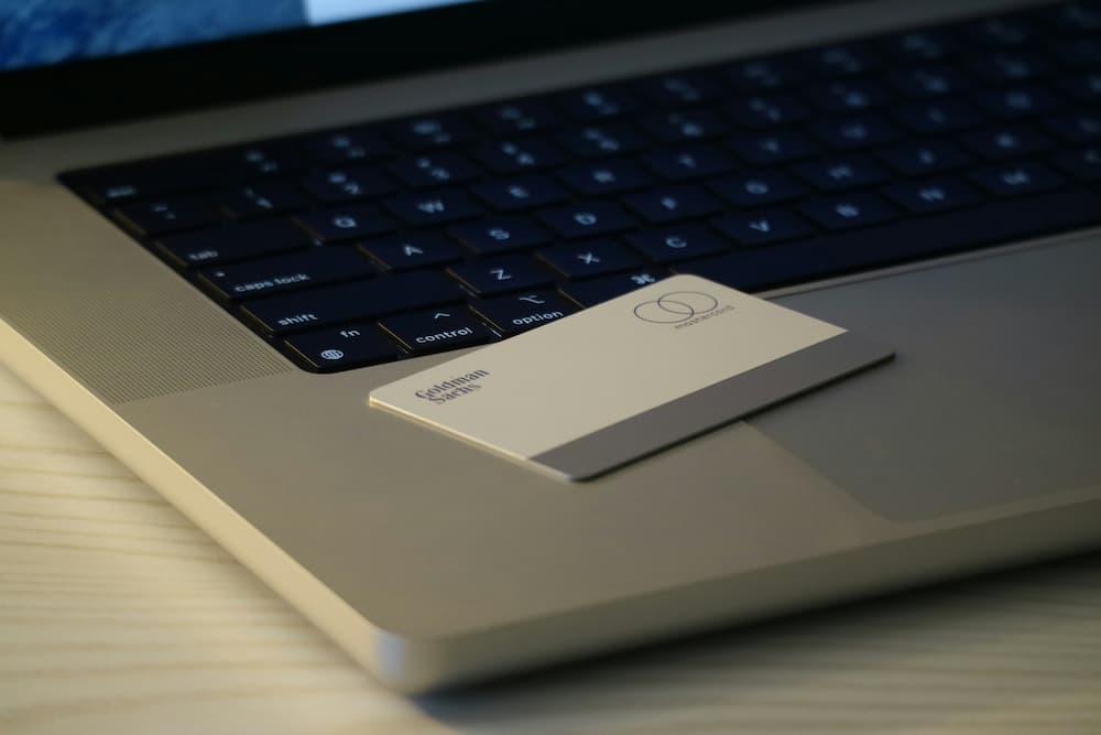 자동 응모 가능성 강조 텍스트 중심 디자인