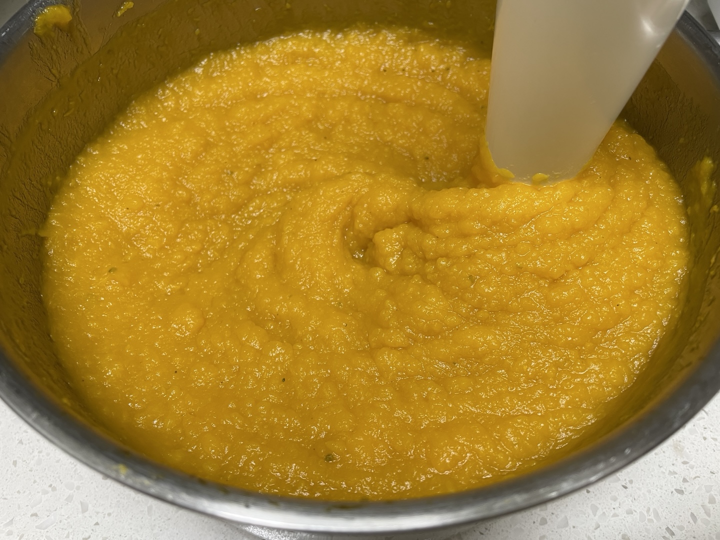 단호박스프 레시피 - 핸드 블렌더로 곱게 갈기