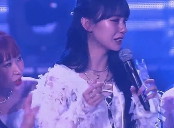 콘서트에서-울먹거리며-말을-하는-노제