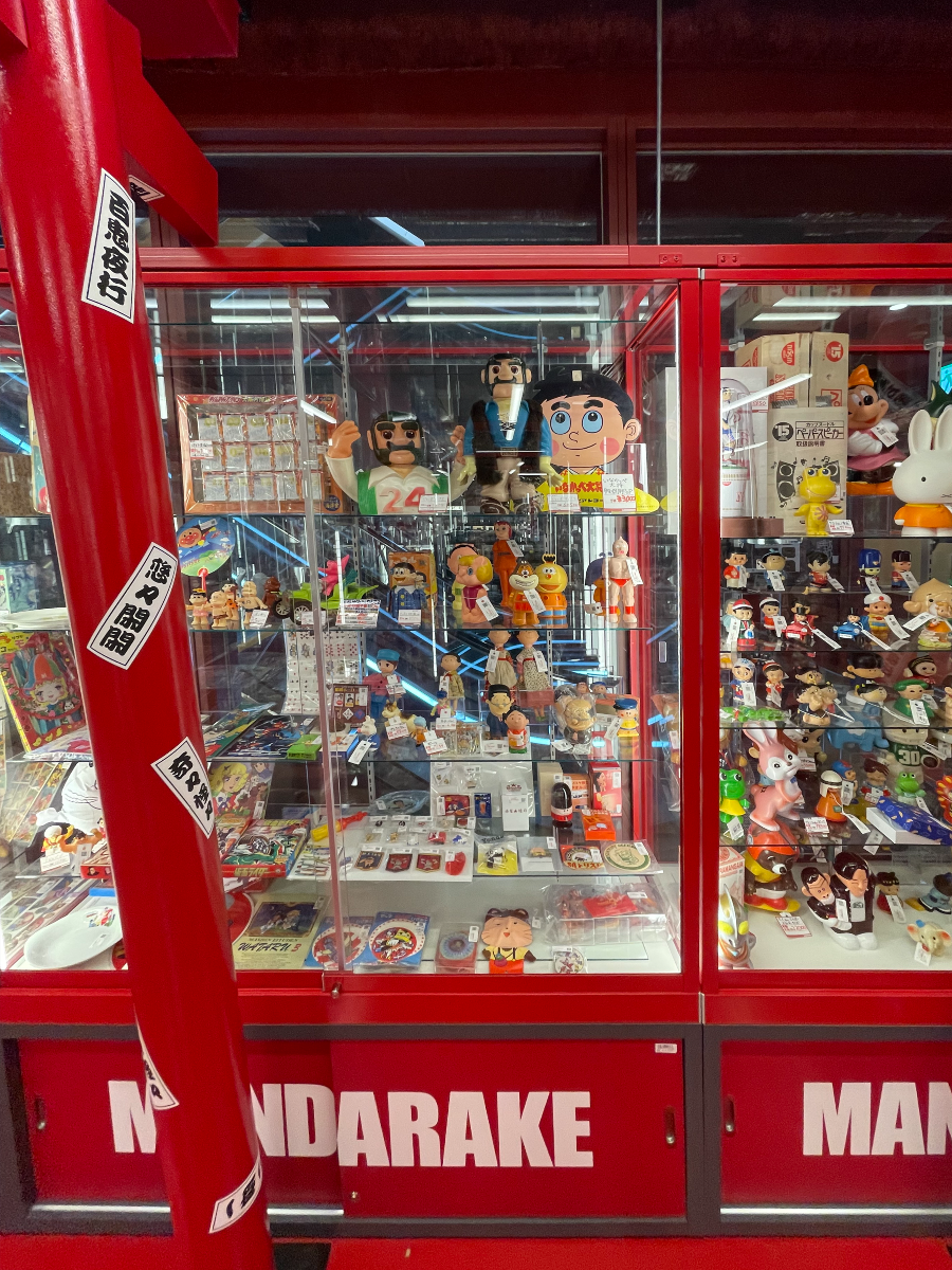만다라케 수집용품점 만화캐릭터