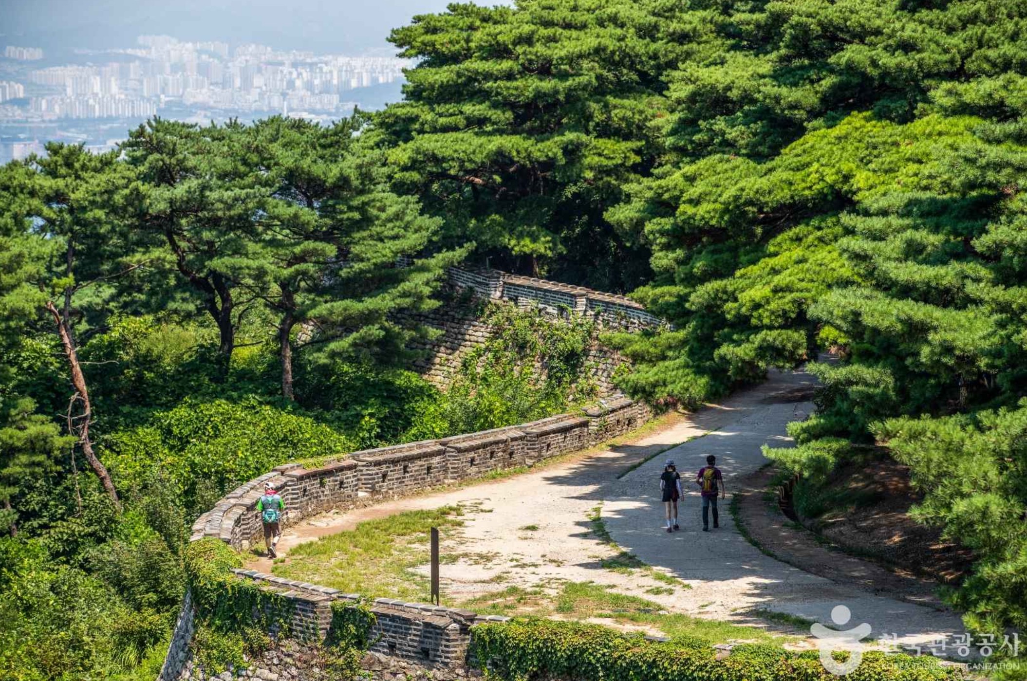 남한산성-성벽따라-걷는-모습
