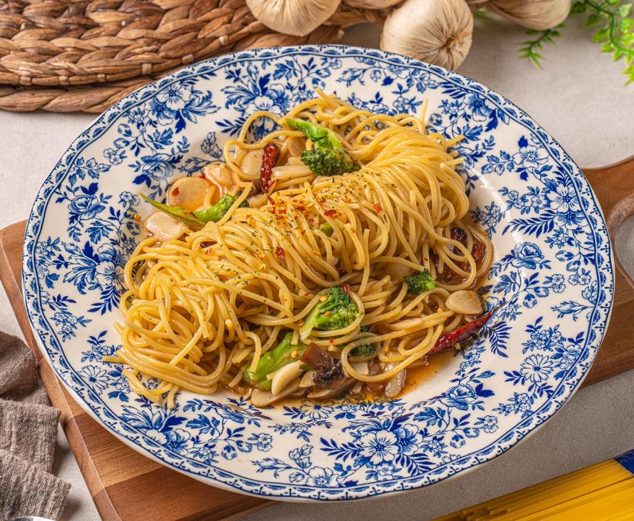 예쁜그릇에 담겨져 나온 생방송투데이 6700원 알리오 올리오 파스타