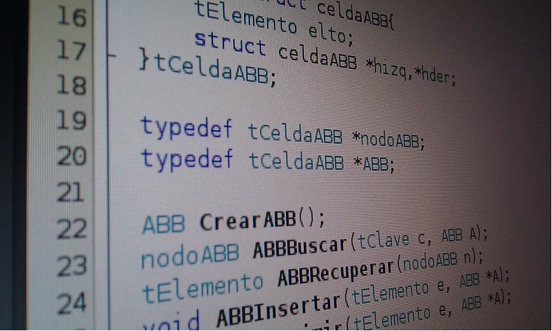 데코레이터 함수에 컴포넌트의 특성을 정의하는 메타데이터를 함께 전달