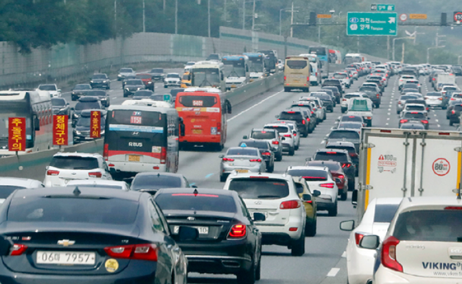 고속도로위 차량