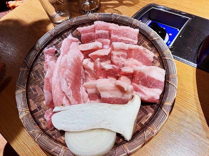 토요일은 밥이좋아 시흥 은행동 호수공원 볏짚 발효 숙성 삼겹살 맛집 전라도 김치 묵은지 목살 항정살 숙성고기 현지인 추천 토밥 좋아 방송정보