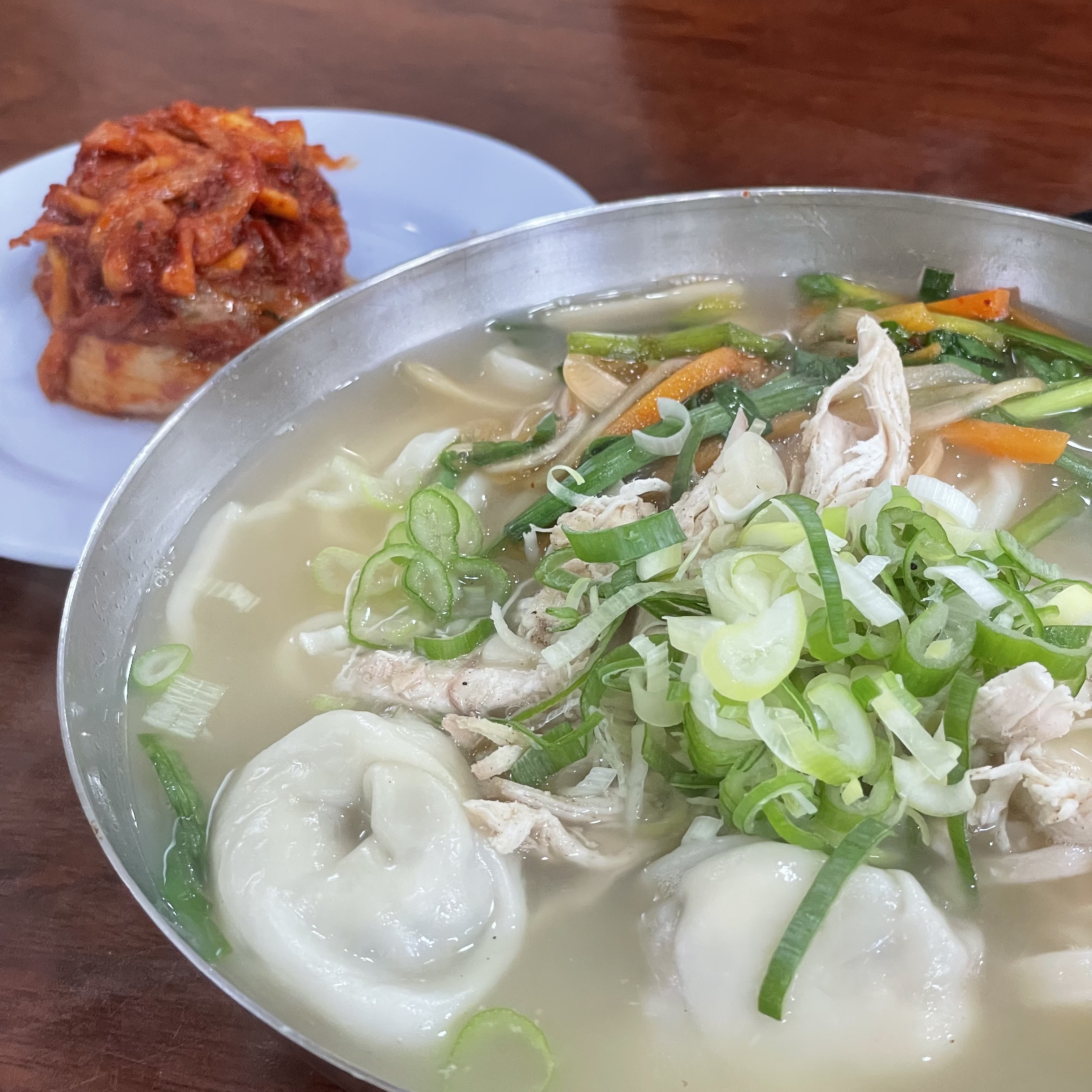 진주집 닭칼국수