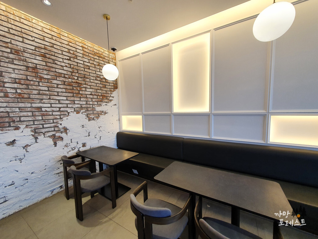 M베이커리 카페 2층