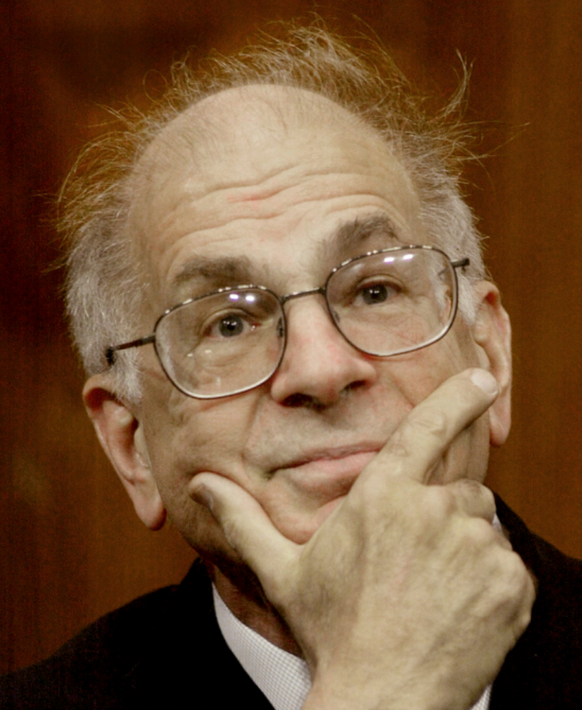 안경을 쓴 백인 남자 노인, 대니엘 카너만 사진