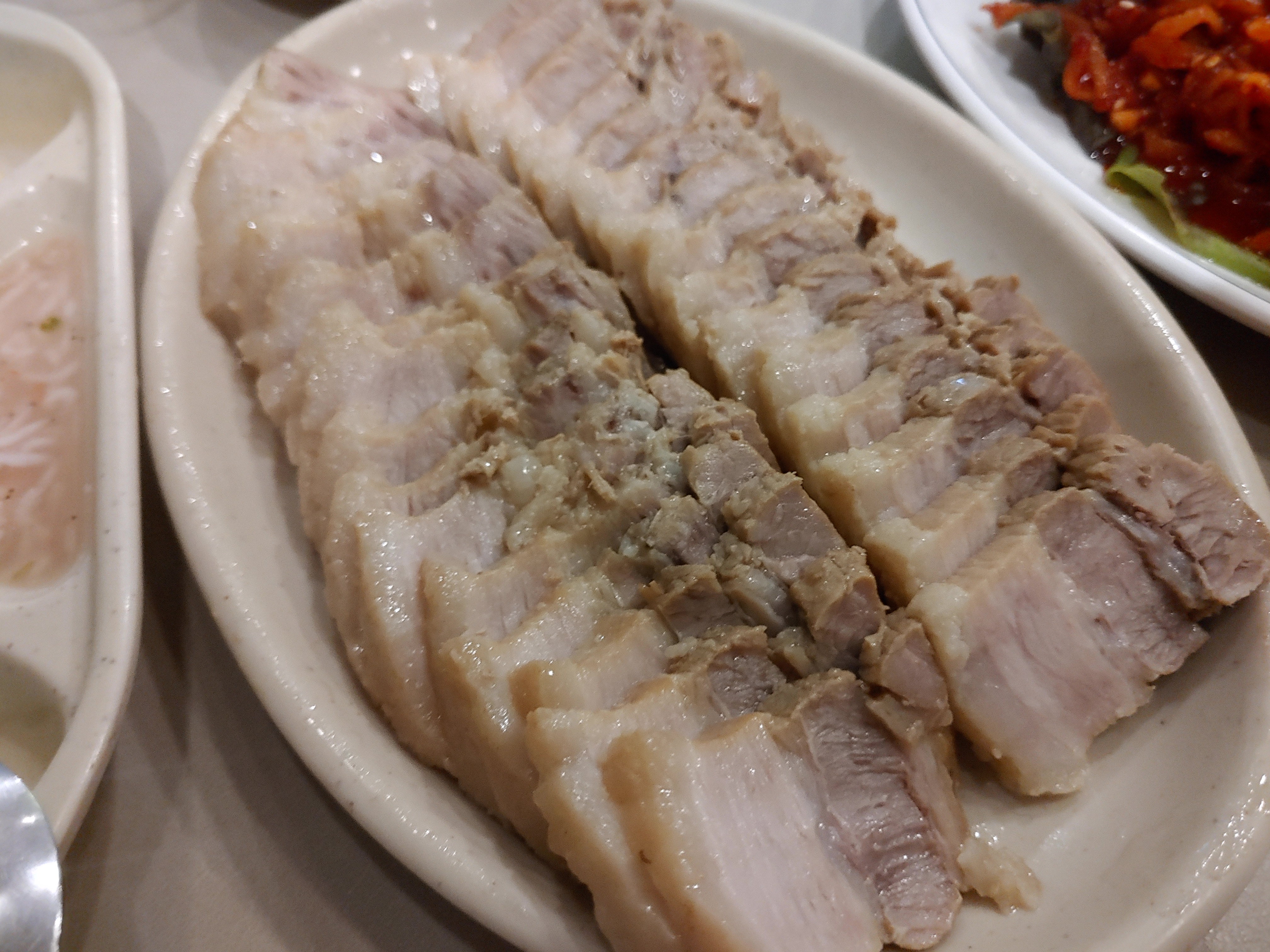 보쌈과 소주 맛있는 한방족발보쌈