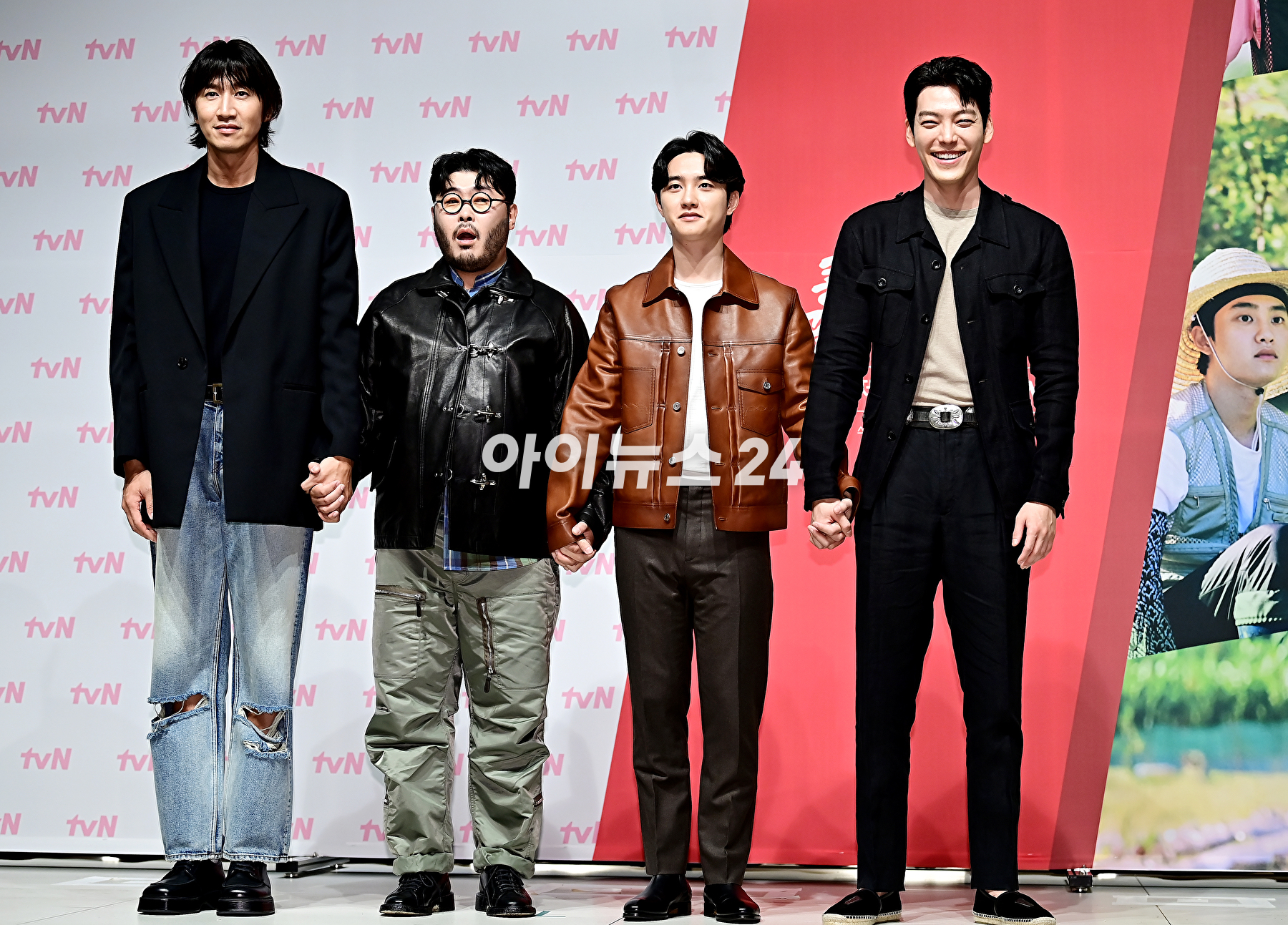배우 도경수가 11일 오후 서울 강남구 엘리에나 호텔에서 열린 tvN &#39;콩 심은 데 콩 나고 팥 심은 데 팥 난다&#39; 제작발표회에서 포토타임을 갖고 있다. [사진=곽영래 기자]