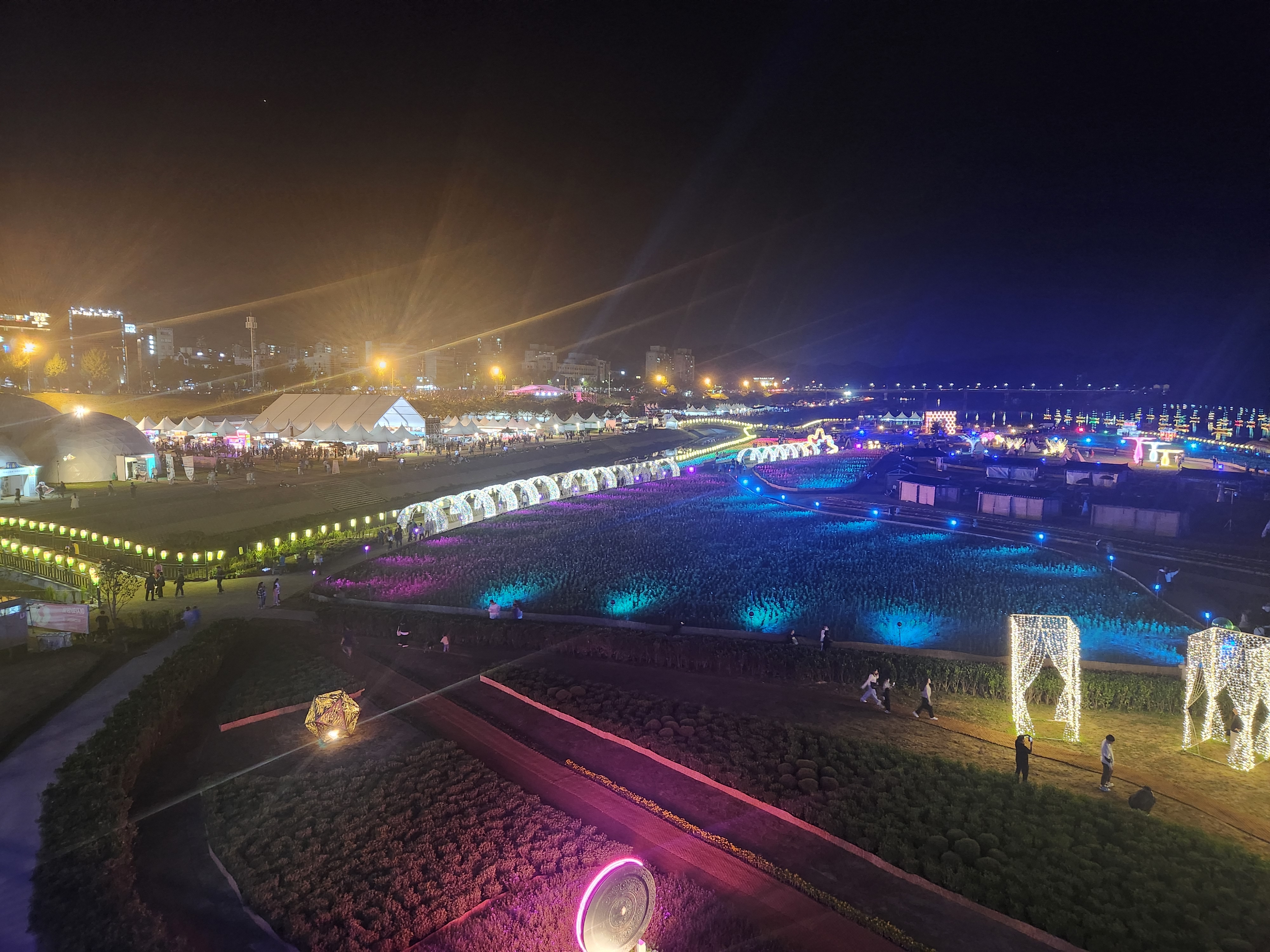 금강교에서 바라보는 미르섬과 대백제전 행사장