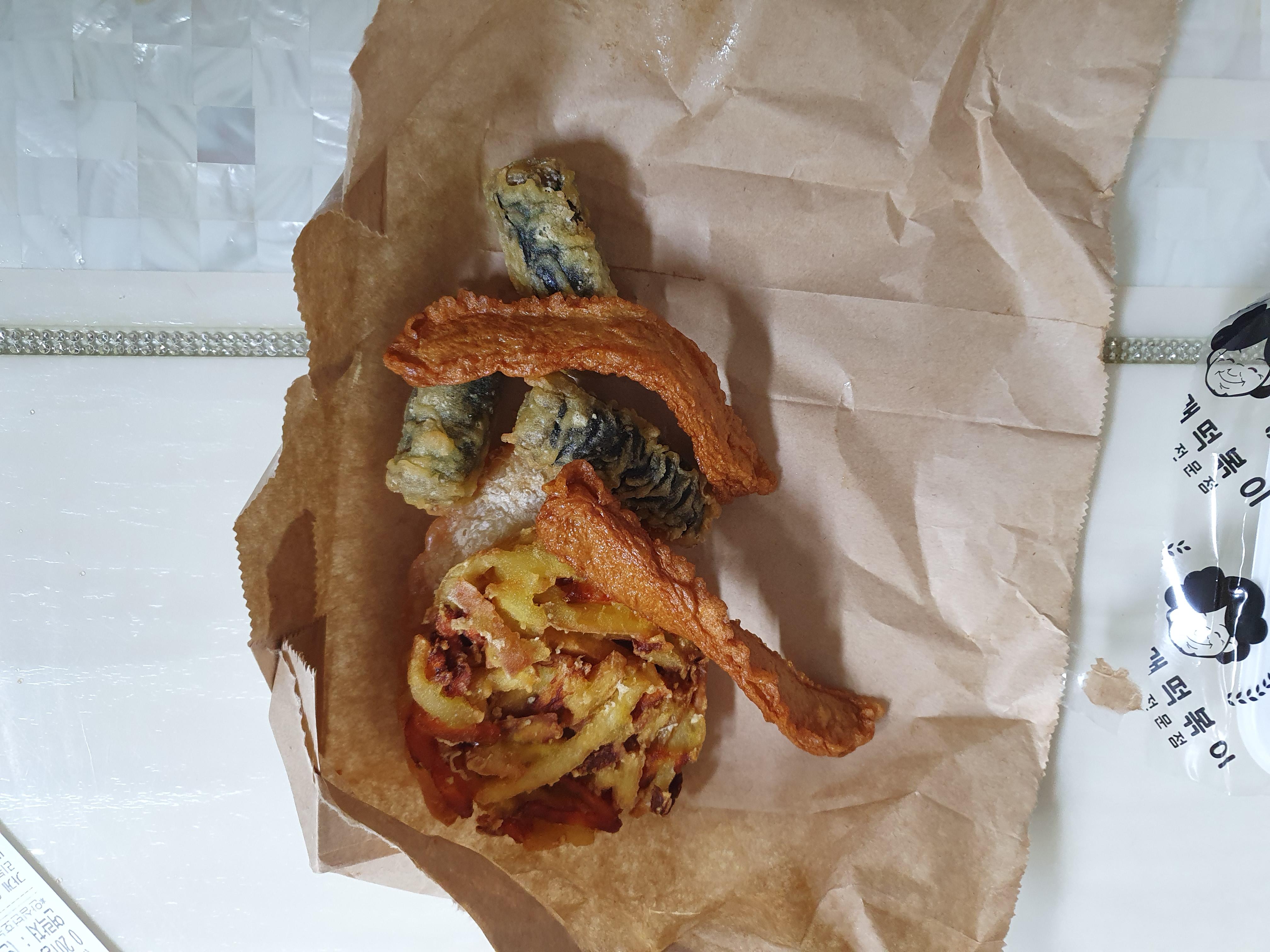 모둠 튀김은 야채튀김이 가장 맛있음.