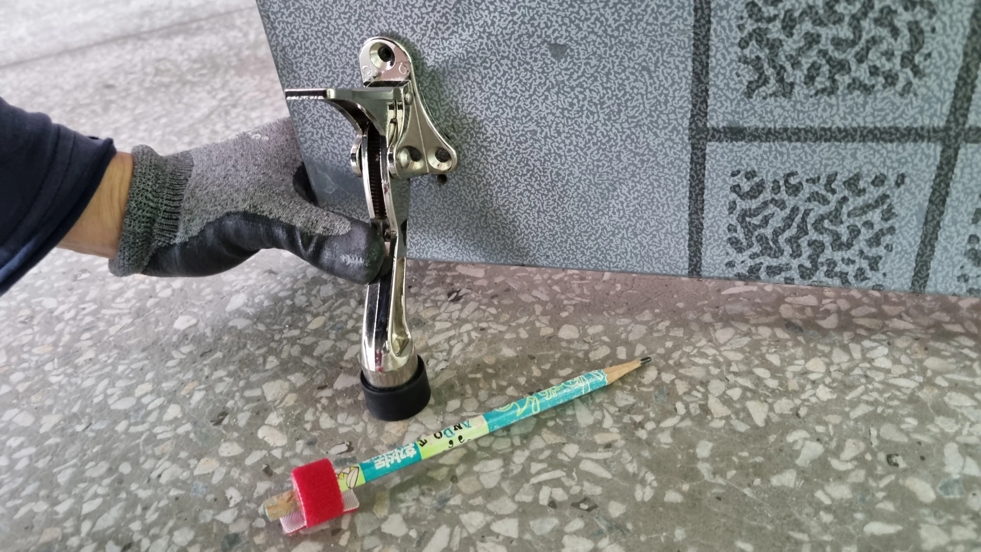 고정 볼트 위치 표시