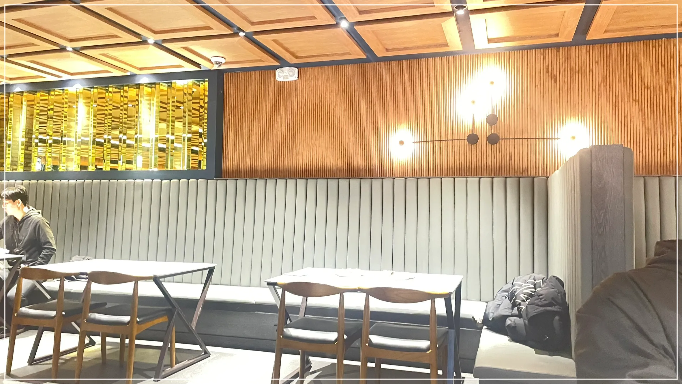 고메스퀘어-뷔페-내부-좌석-일반석