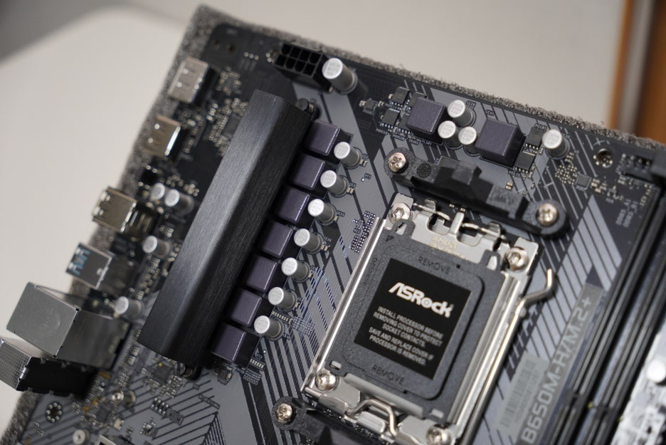 애즈락 B650M-H/M.2+ 와 7950X, 작업용으로 괜찮을까?