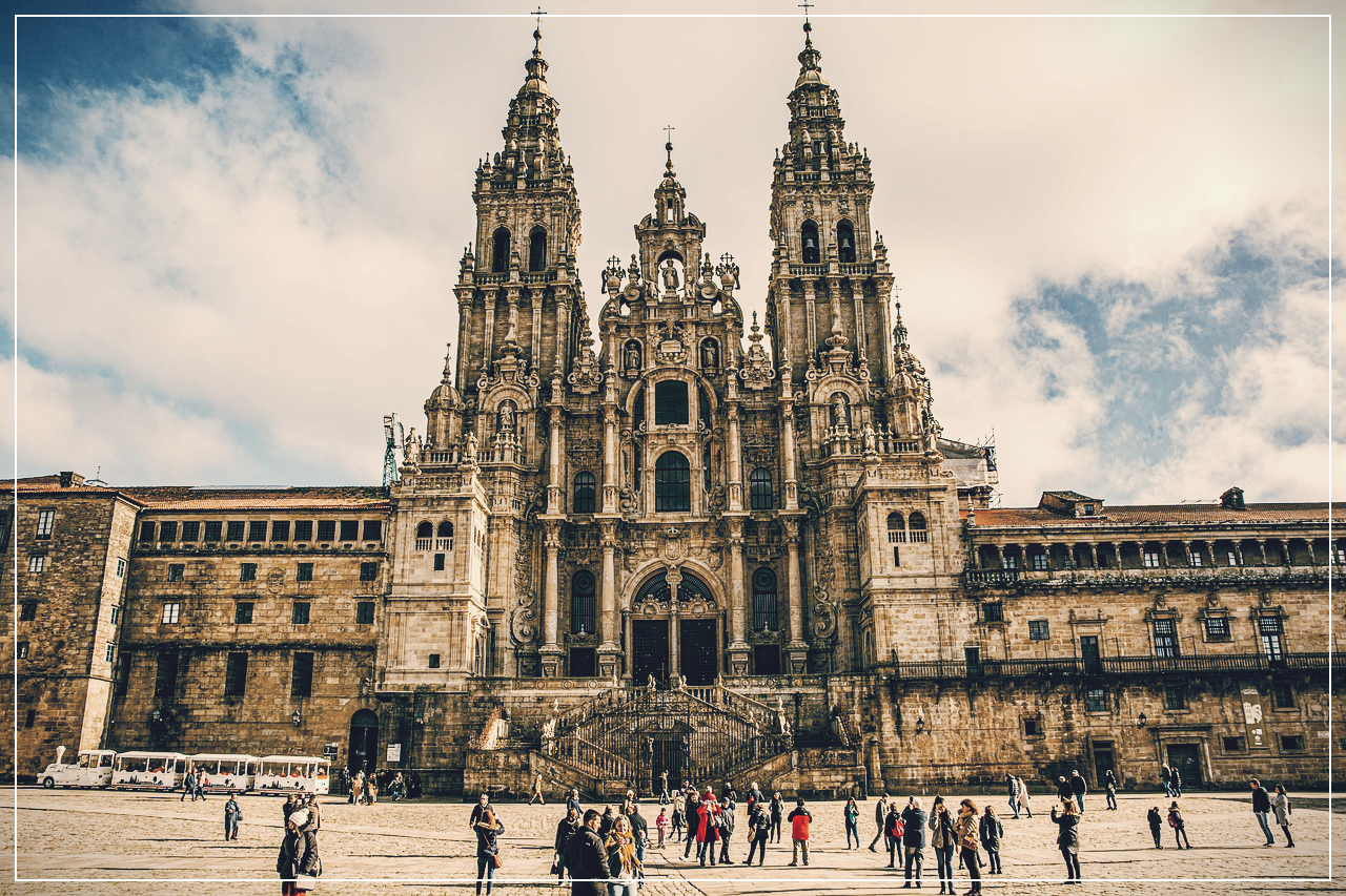 산티아고의 유서 깊은 우장한 건축물