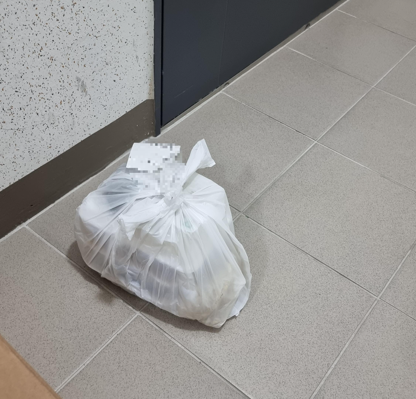 배민 커넥트로 음식 배달 주문한 음식을 문앞에 둠