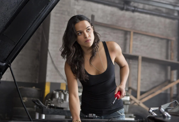 미셸 로드리게스의 분노의 질주 중의 스틸컷