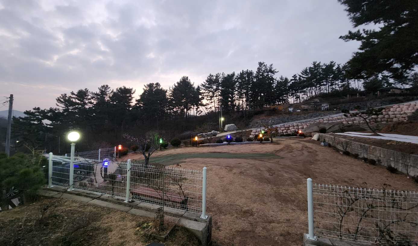 탑정호예가펜션 마당