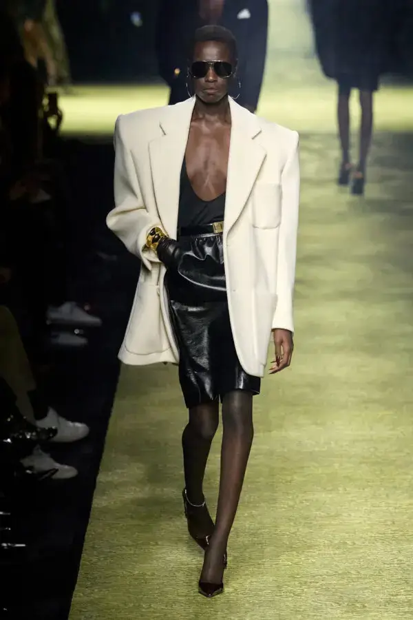 Courtesy of Saint Laurent 모델컷1