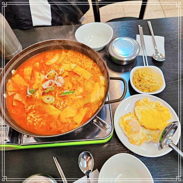 생방송투데이 시흥 배곧 단돈 3천원 돼지 고기 듬뿍 김치찌개 맛집