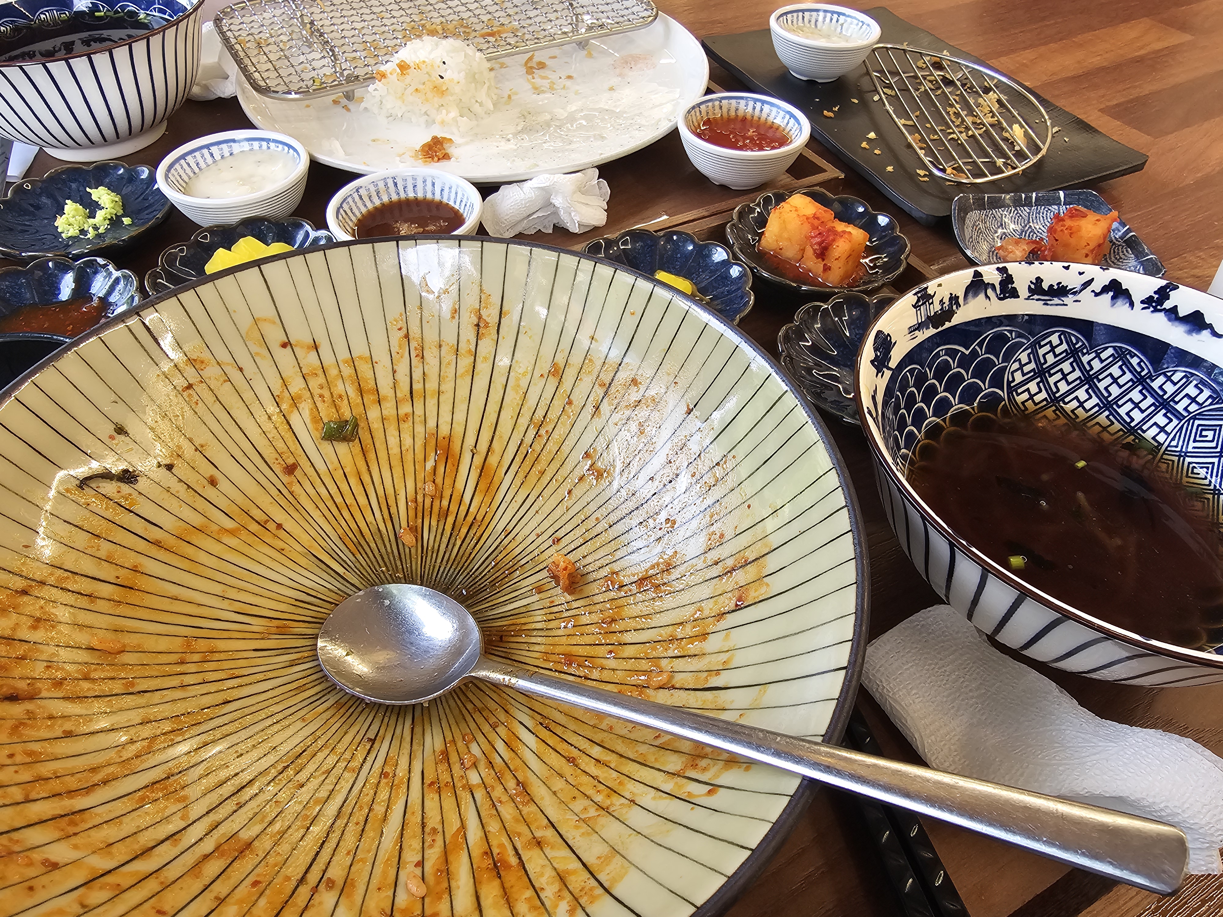 식사를 마친 뒤 비운 그릇