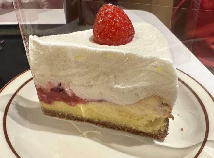 생크림 딸기치즈 케이크