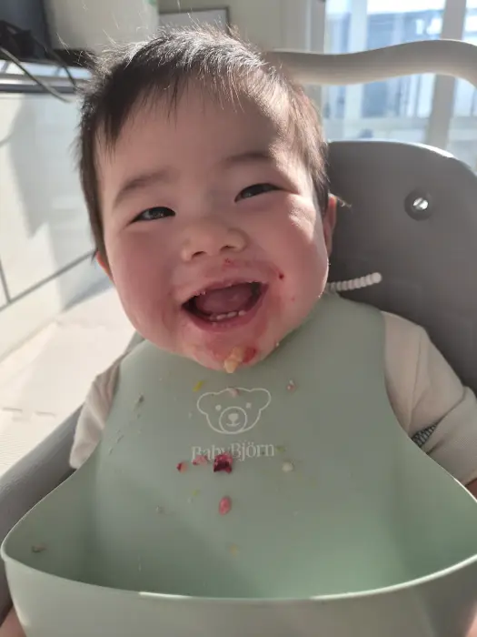 이유식먹은 아기 모습