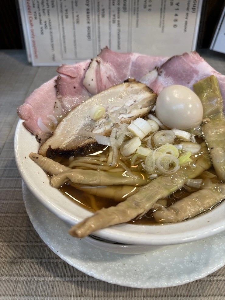 풍성한 토핑을 자랑하는 마다케 스페셜 메뉴