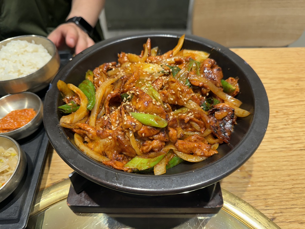 교대역 한식 맛집 직화 제육 쌈밥 정식 고메정식당 교대본점