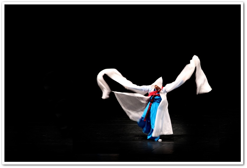 승무를 추는 사진