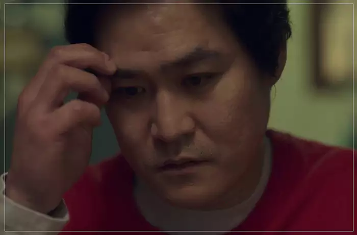 무빙-늦은-시간까지-들어오지-않는-아내를-걱정하는-재만