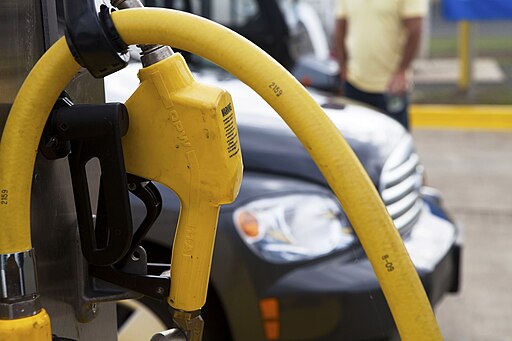 글의 이해를 돕기 위한 오일 주유구 이미지