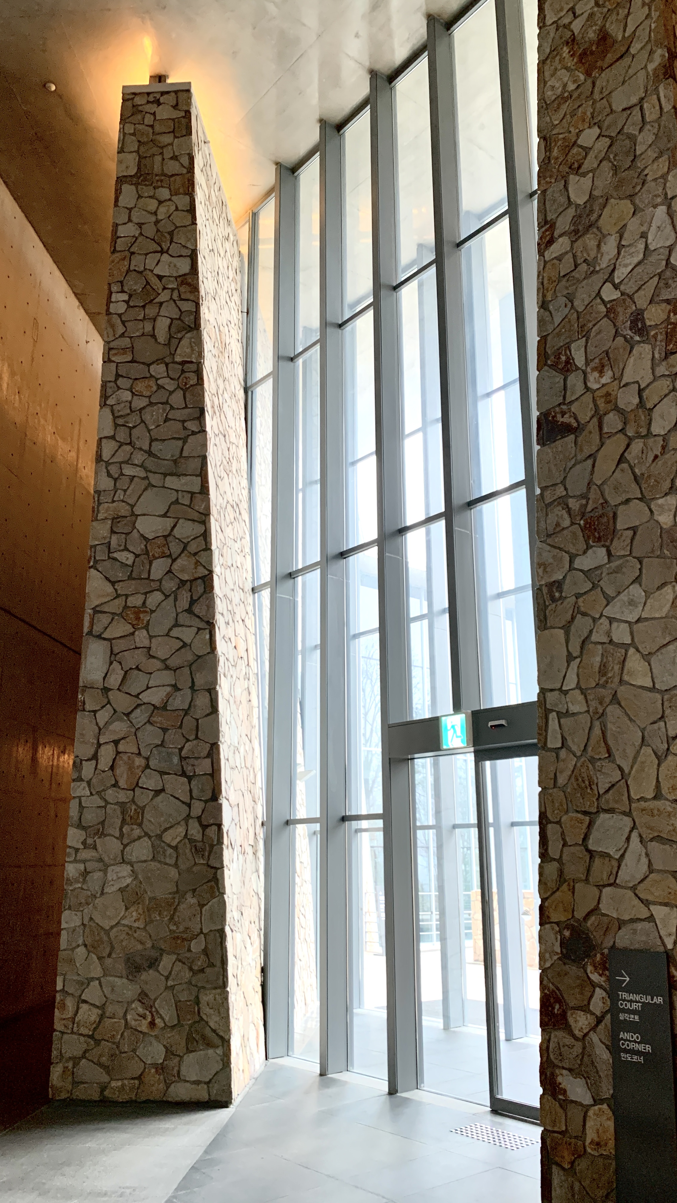 원주 뮤지엄 산 - 뮤지엄 본관 실내 창문