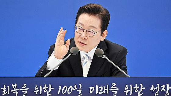 이 대통령 기자회견: 취임 1주년 기자회견 일정 및 3대 국정 비전 총정리 (6월 8일 개최)