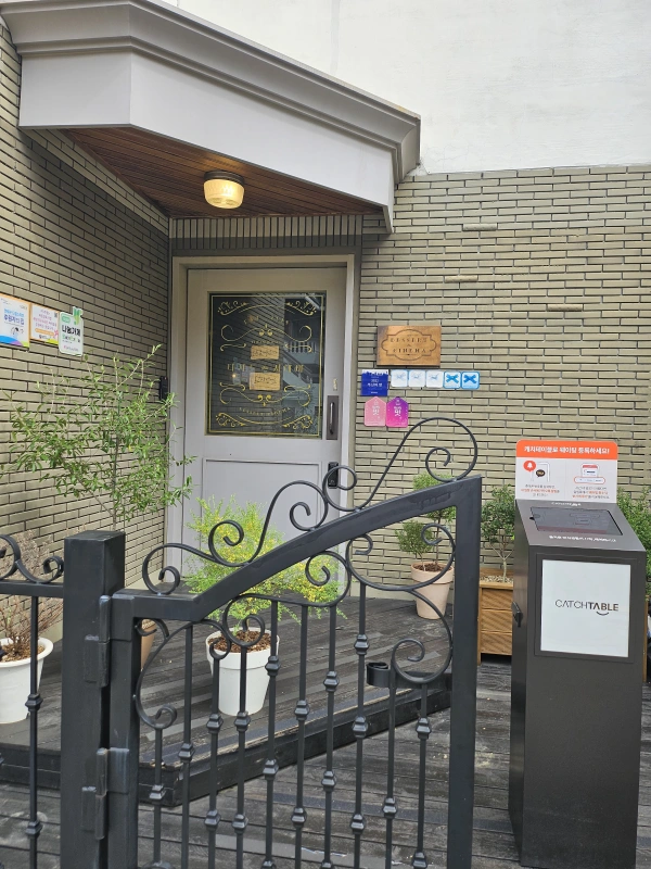 디저트시네마-외관-간판-블루리본5개-오픈준비중-캐치테이블