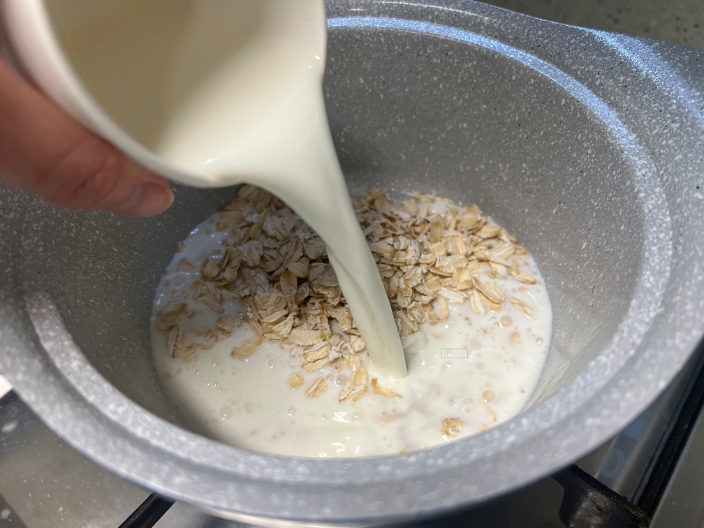 우유도 다 부어주시구요