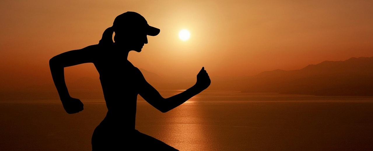 여성 달리기 사진