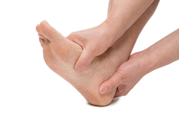 발을 만지는 손