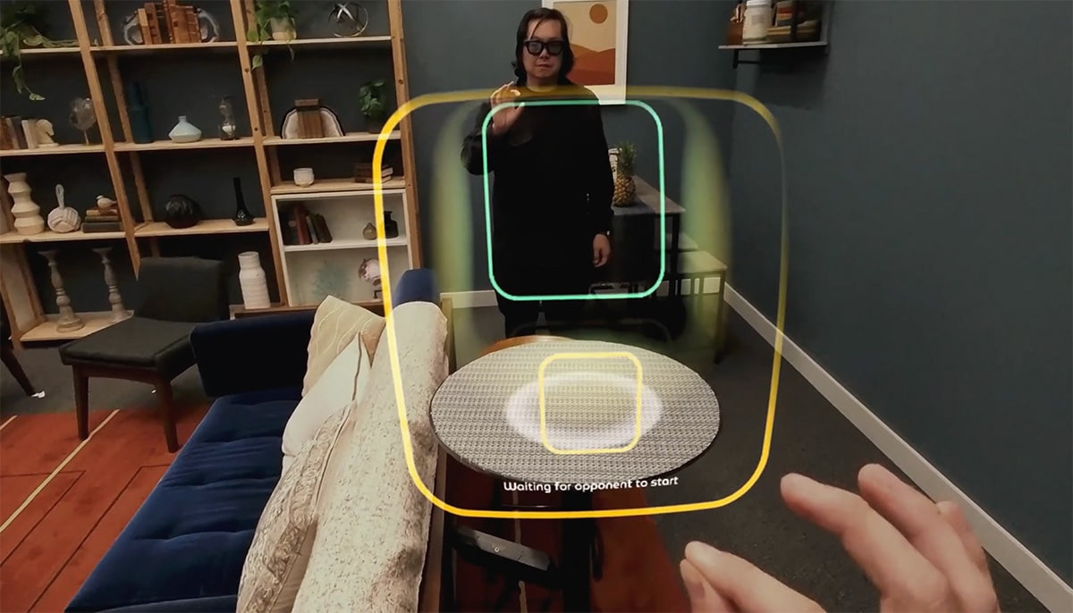 안경 자체로 증강현실을 연산하고 디스플레이한다