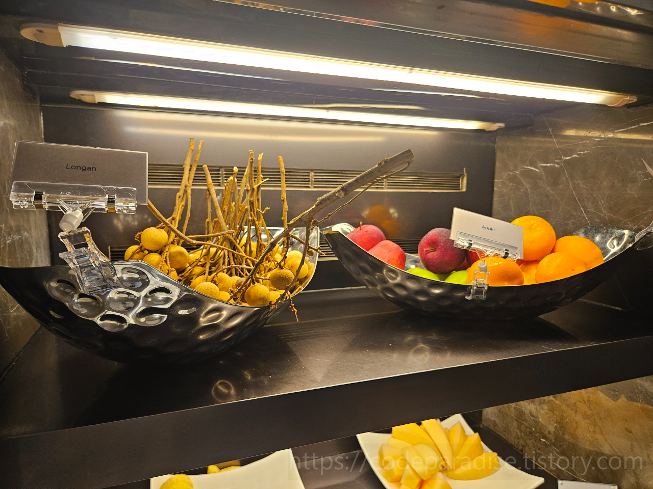 ํธํ
์ฌ์ง