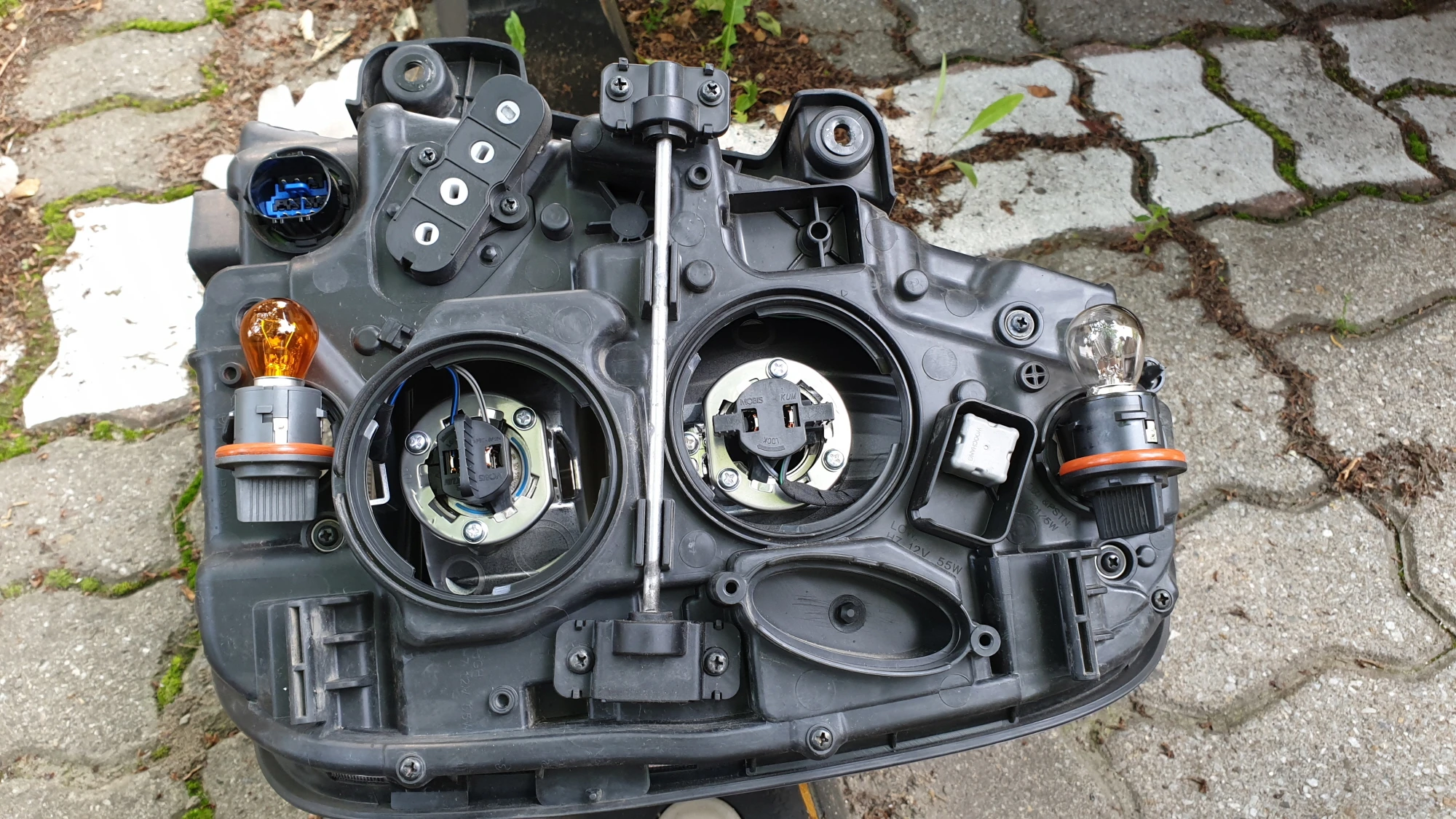 헤드라이트 방향지시등 미등 램프 커버 열린 모습