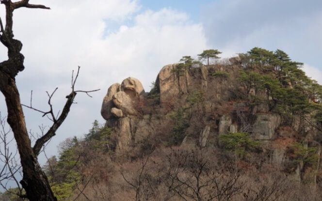 산 봉우리