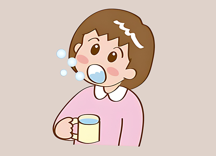 염분으로-가글하는-여성