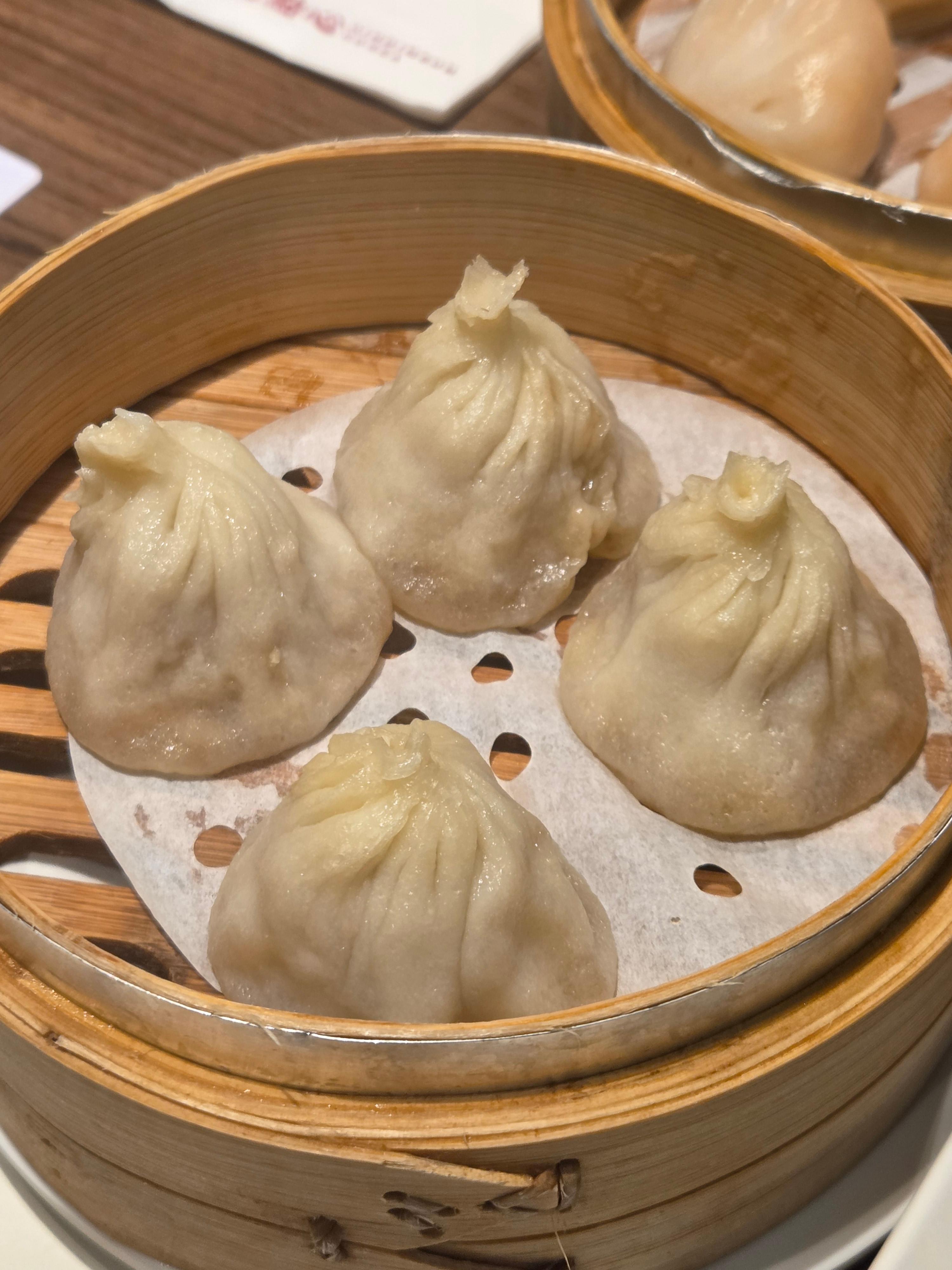 샤오롱바오&amp;#44; 육즙 가득한 소룡포 스타일 딤섬