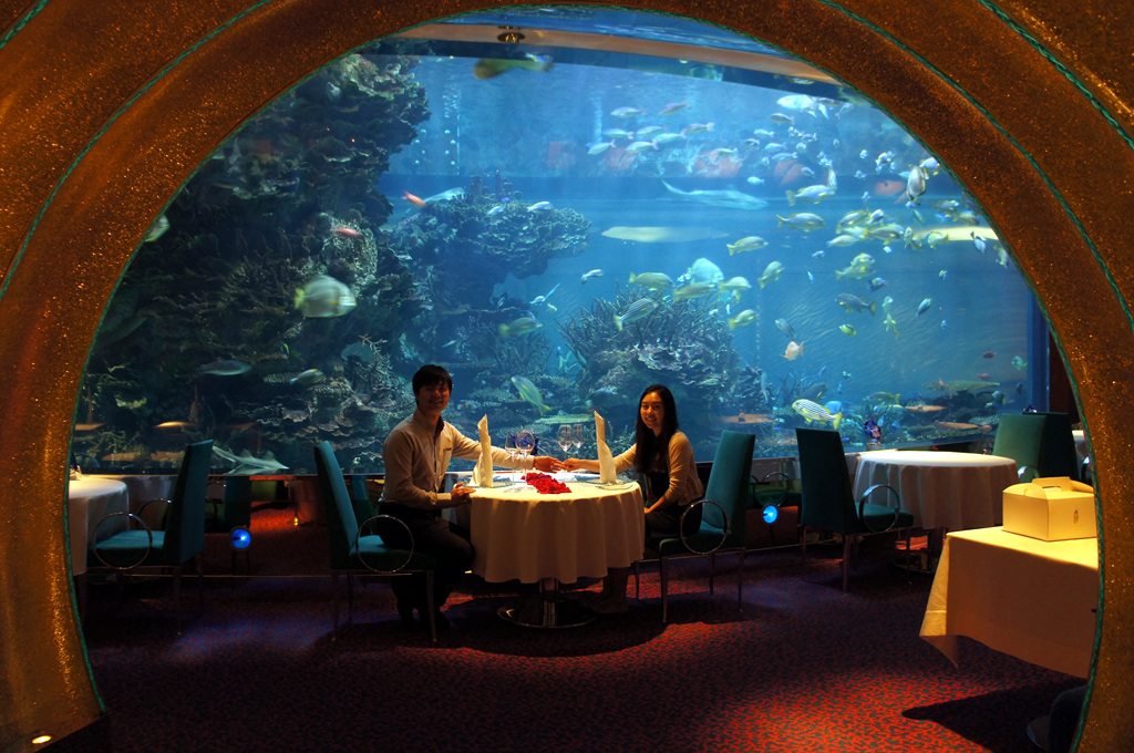 레스토랑에서 함께 찍은 사진