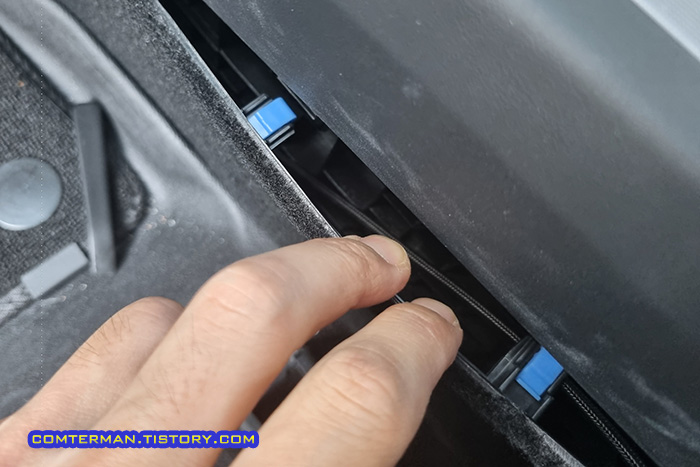 테슬라 모델3 하이랜드 USB 케이블 매립